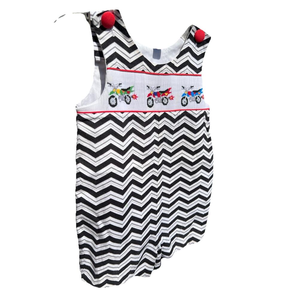 Boys~BEAUX ET BELLES~ SMOCKED~Black White Chevron Romper~Size 3~EUC